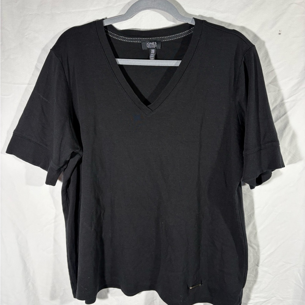 Jones New York Wonen’s  Classic Black V-Neck Tee